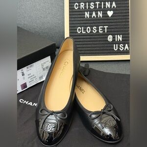 CHANEL Lambskin and Patent Calfskin Black Leather Ballet Flats size 39.5